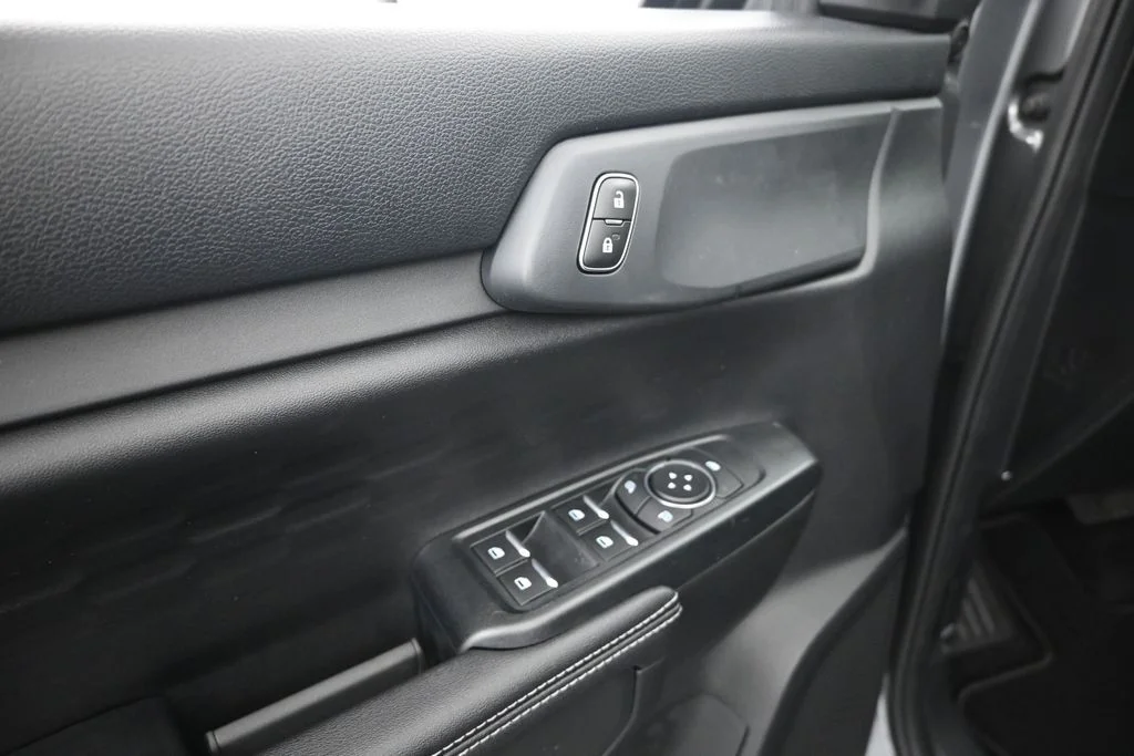 New 2026 Carbonized Gray Metallic Ford XLT image 9