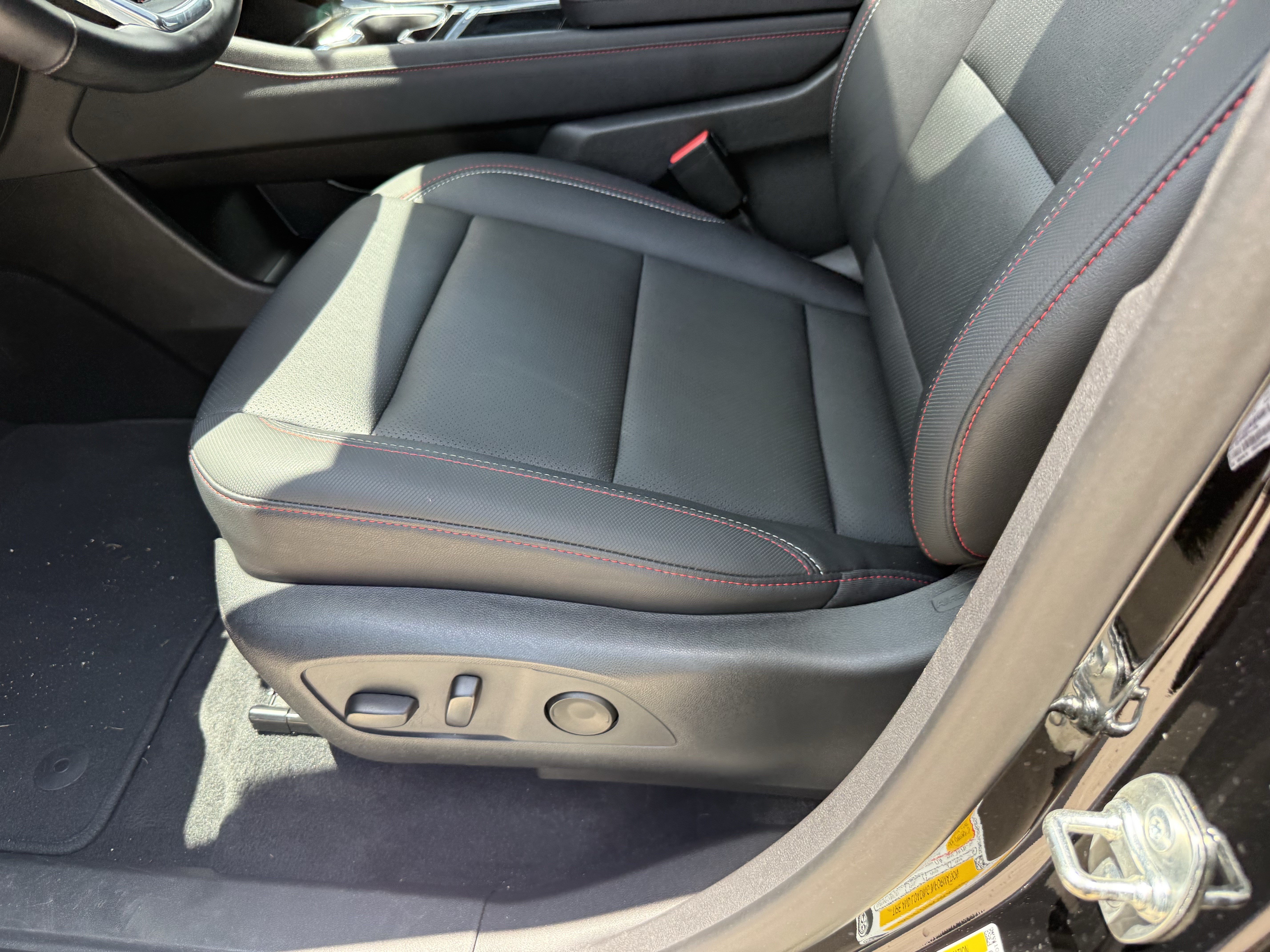 Used 2025 Mosaic Black Metallic Chevrolet AWD Z71 image 28