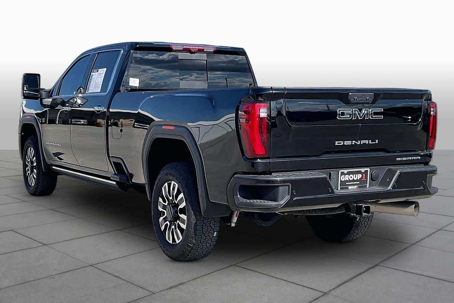 Used 2025 Onyx Black GMC Denali Ultimate image 12