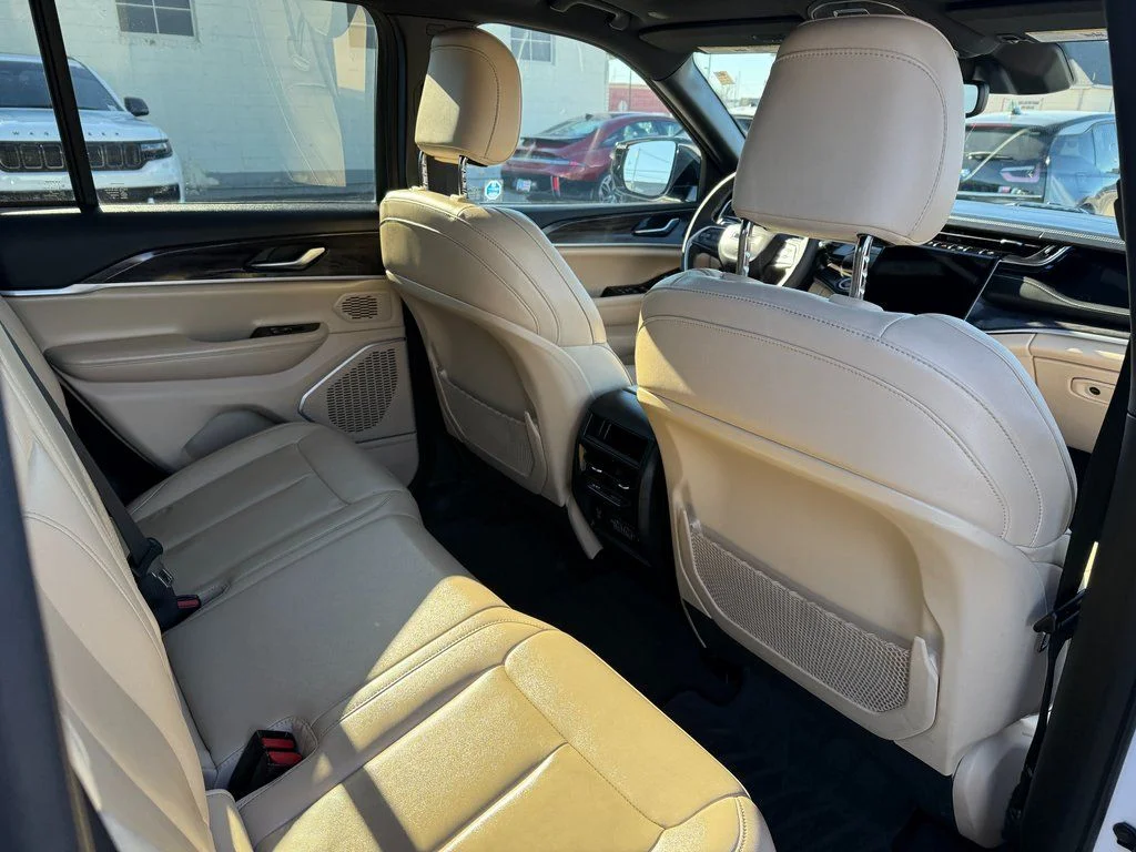 Used 2022 White Jeep 4xe image 11