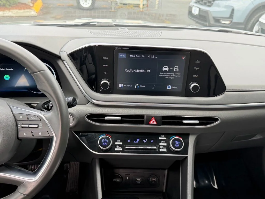 Used 2021 Shimmering Silver Pearl Hyundai SEL image 20