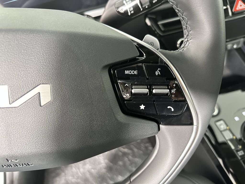 New 2026 Snow White Pearl Kia WIND image 7
