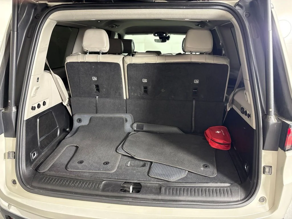 Used 2022 White Jeep Series II image 24