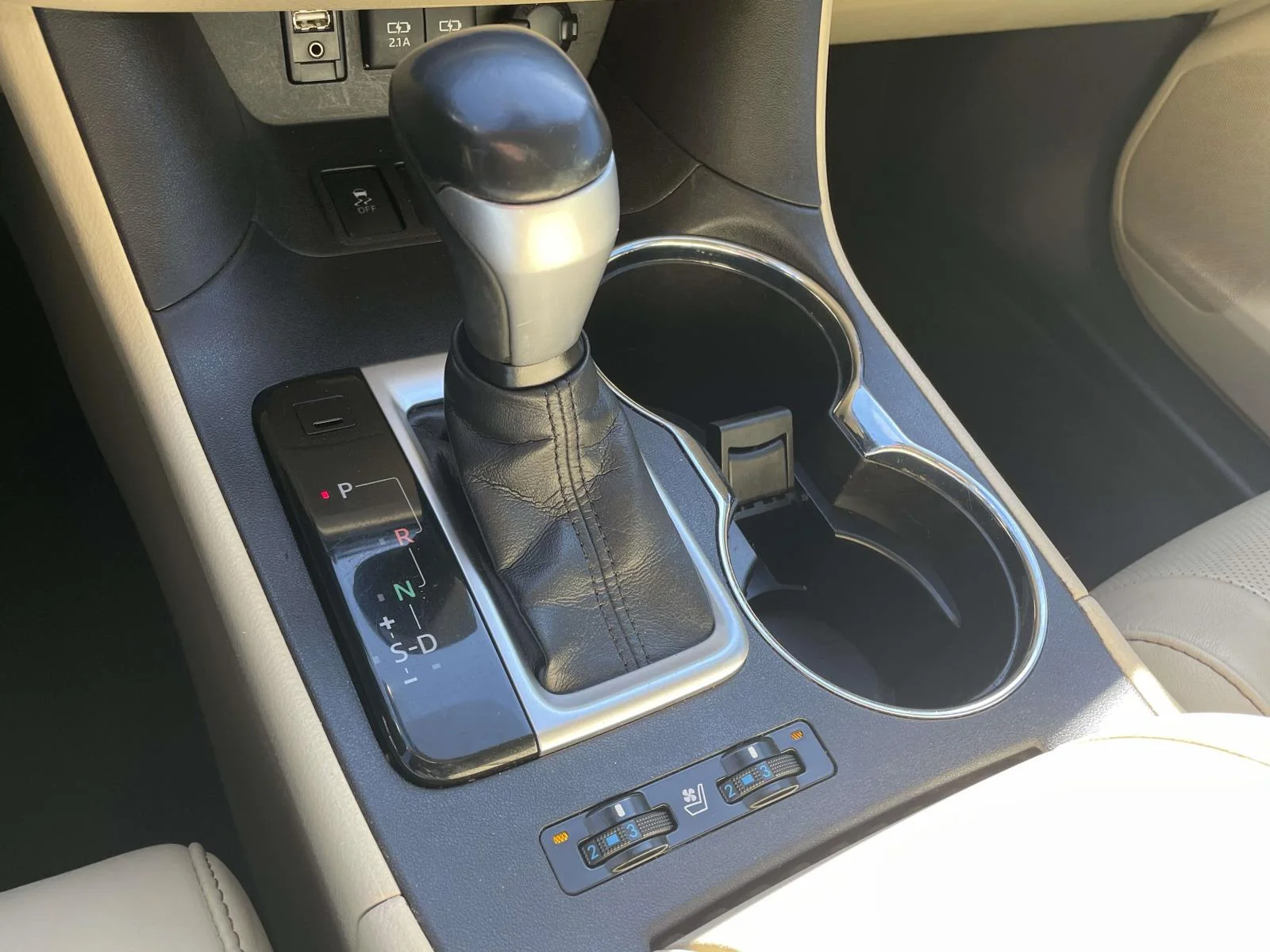 Used 2018 Toasted Walnut Pearl Toyota Limited image 21