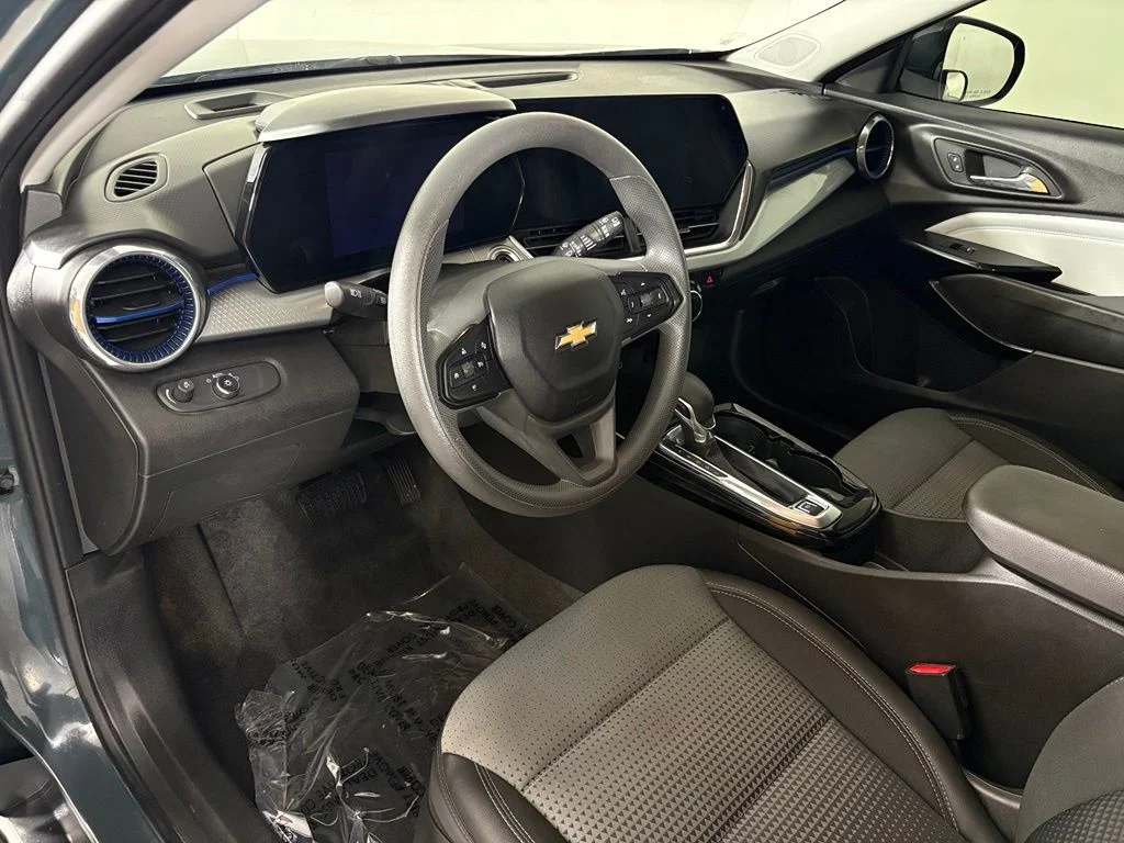 Used 2025 Gray Chevrolet LT image 17