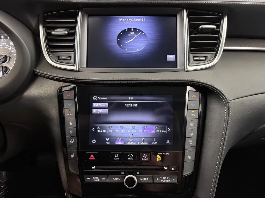 Certified Used 2023 Gray INFINITI LUXE image 18
