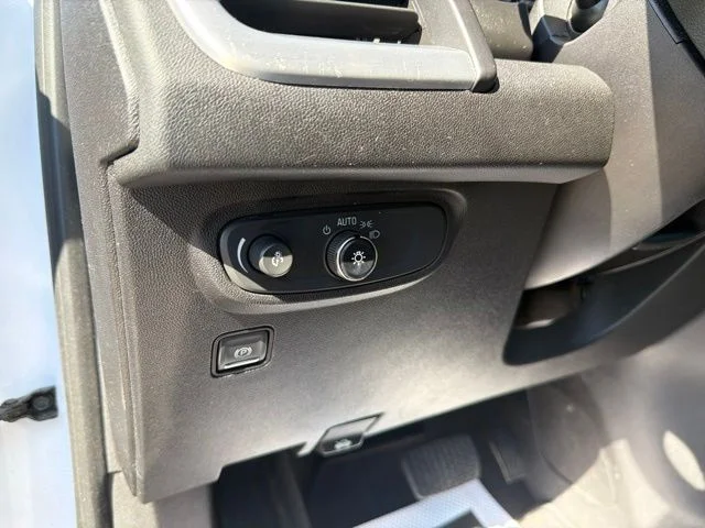 Used 2018 White GMC SLE image 15