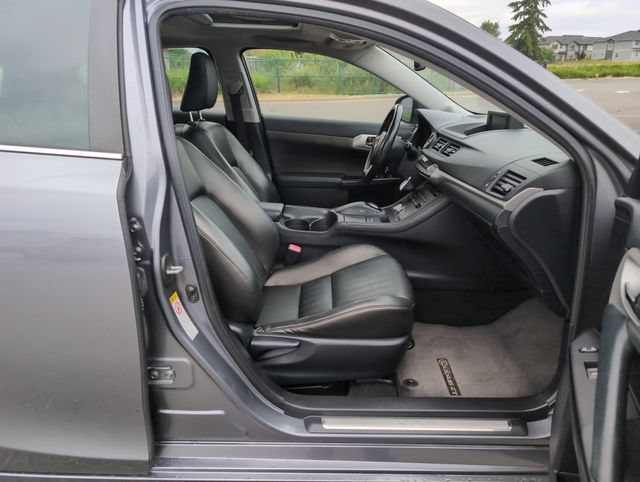 Used 2012 Nebula Gray Pearl Lexus 200h Premium image 10