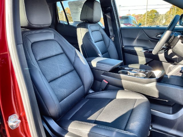 2027 Chevrolet Equinox photo 33 of 41