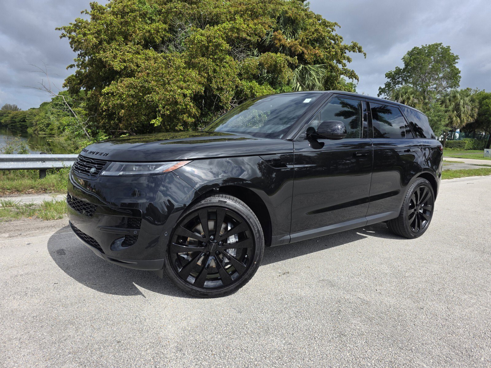 2026 Land Rover Range Rover Sport P360 SE MHEV's photo