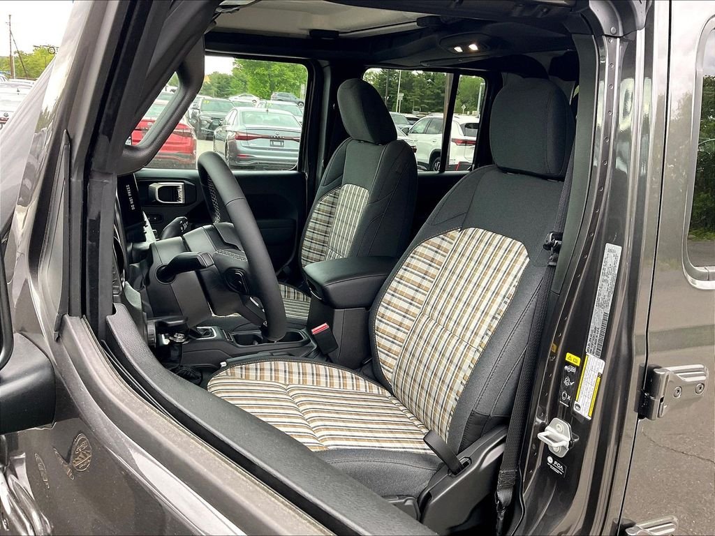 New 2026 Granite Crystal Metallic Clearcoat Jeep 85th Anniversary Edition image 11