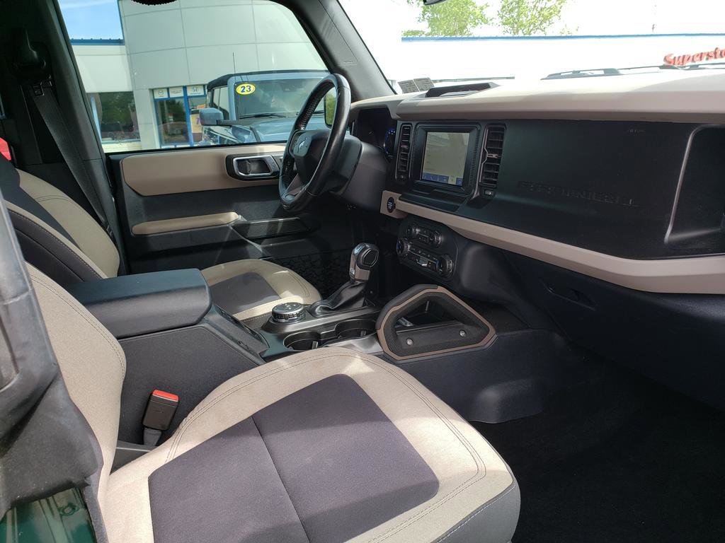 Used 2022 Green Metallic Ford  image 19