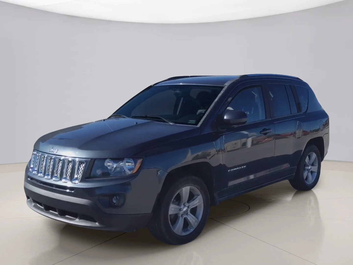 Used 2015 Gray Jeep LATITUDE image 1