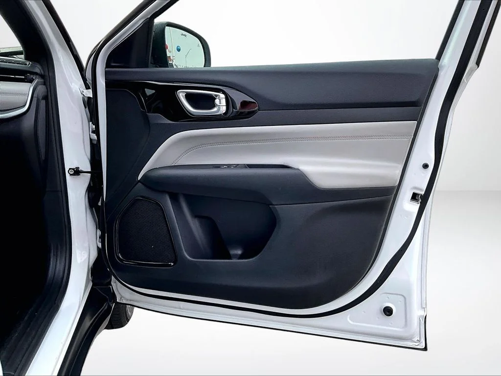 Used 2025 White Jeep Limited image 25