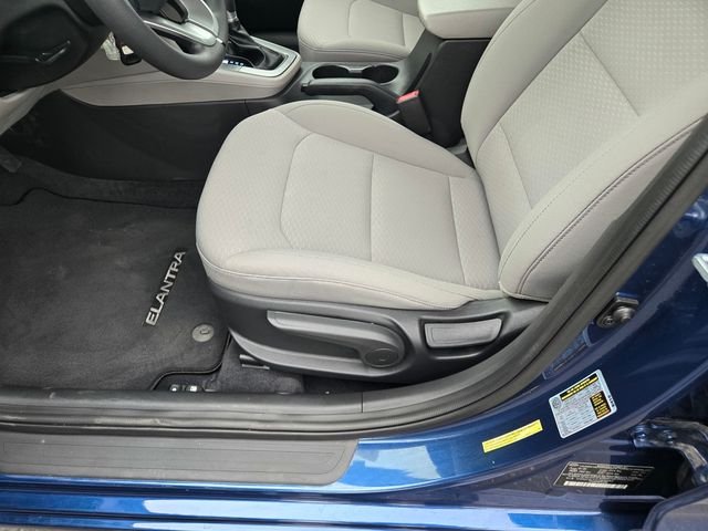 Used 2020 Blue Hyundai SE image 16