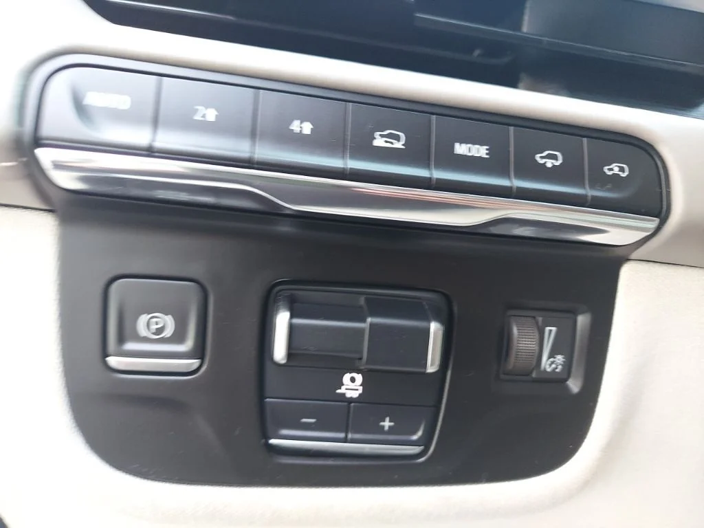 Used 2021 White Cadillac Premium Luxury Platinum image 20