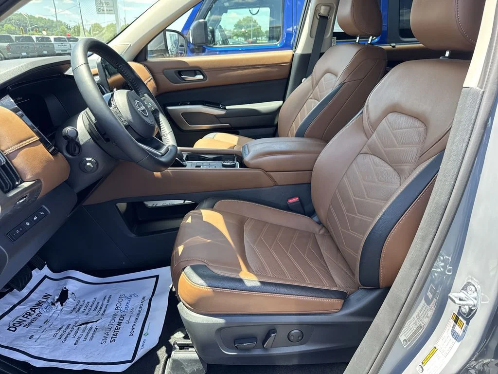 Used 2025 Gray Nissan Platinum image 11
