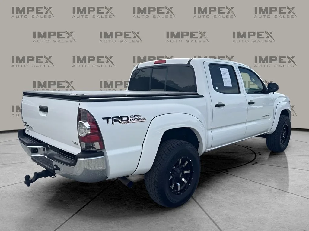 Used 2013 White Toyota Base image 3