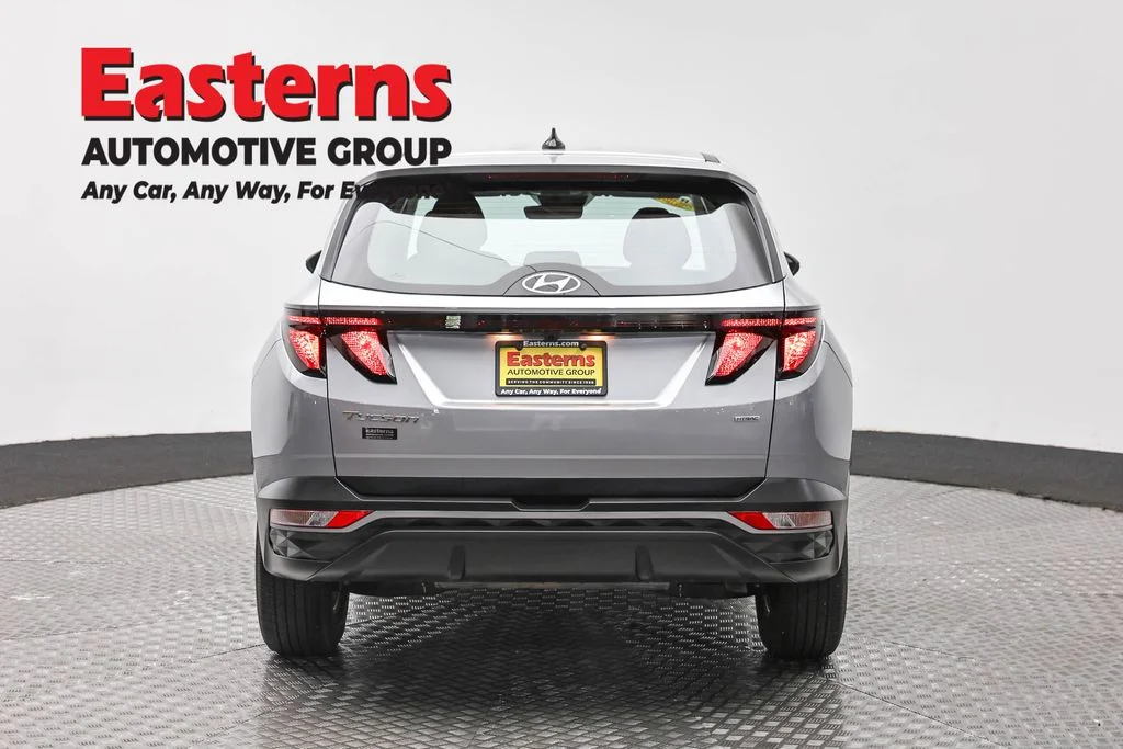 Used 2024 Silver Hyundai SE image 6