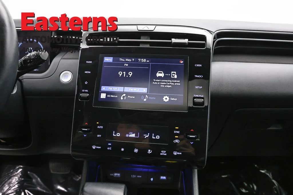 Used 2023 Black Hyundai SEL image 12