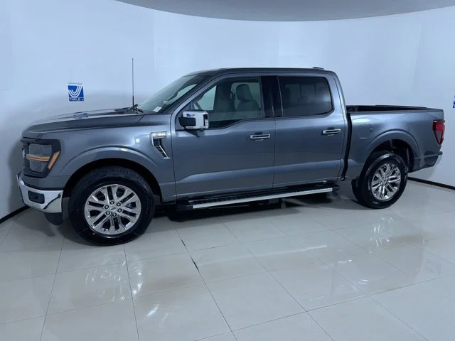 New 2026 CARBONIZED GRAY Ford XLT image 4