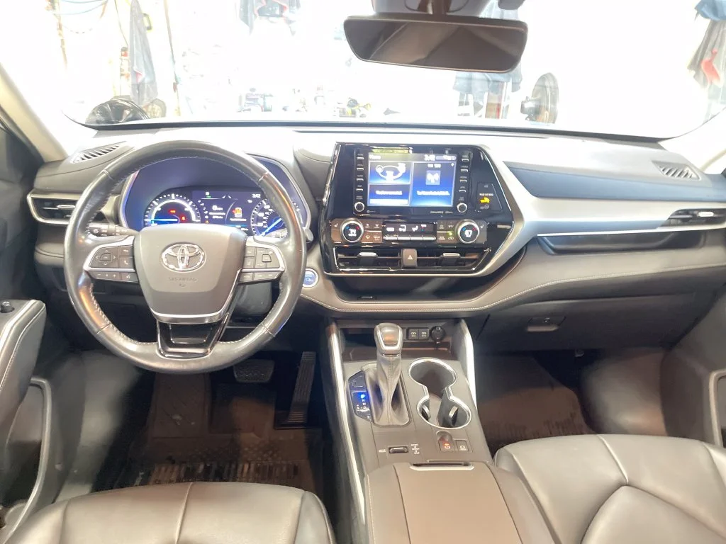 Used 2021  Toyota XLE image 25