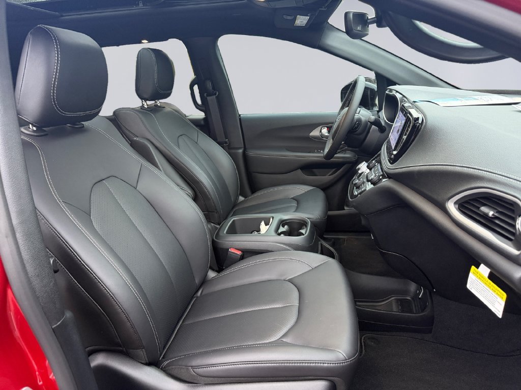 2026 Chrysler Pacifica Select - Photo 19