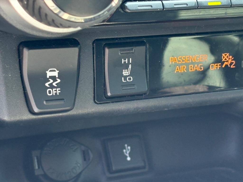 2021 Toyota RAV4 XLE Premium - Photo 13