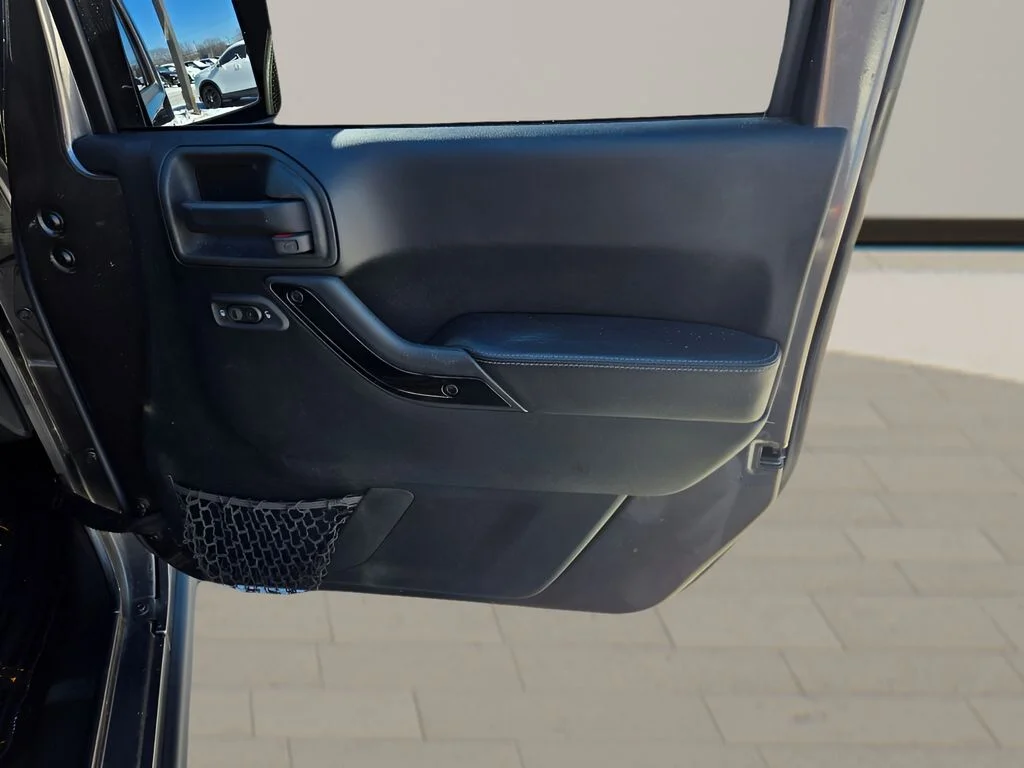 Used 2016 Gray Jeep Unlimited Sahara image 9