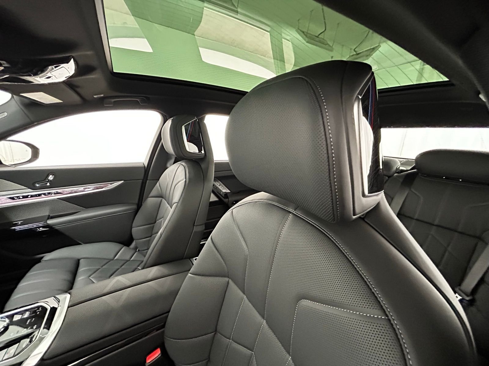 New 2026 Black Sapphire Metallic BMW xDrive60 image 45