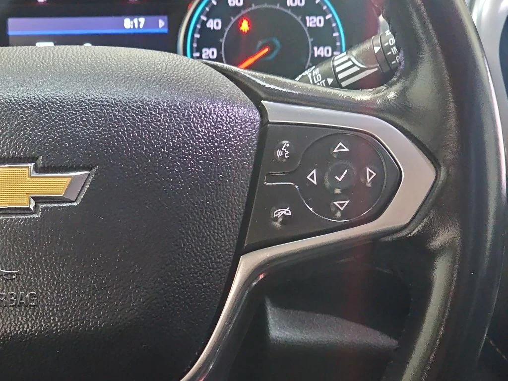 Used 2021 Iridescent Pearl Tricoat Chevrolet LT Leather image 19