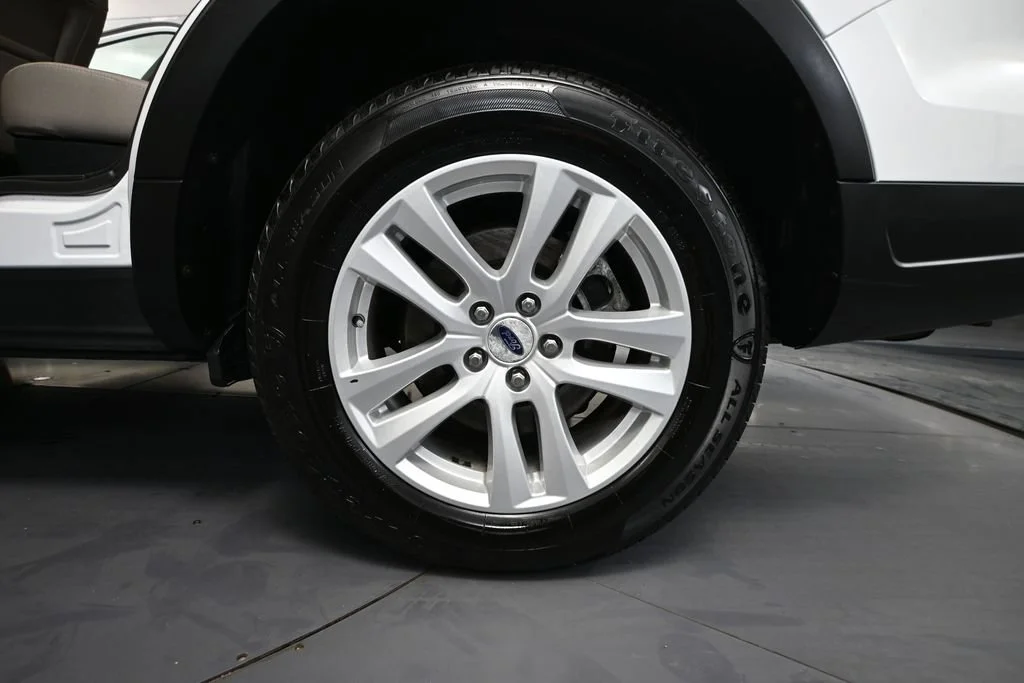 Used 2019 White Ford XLT image 9