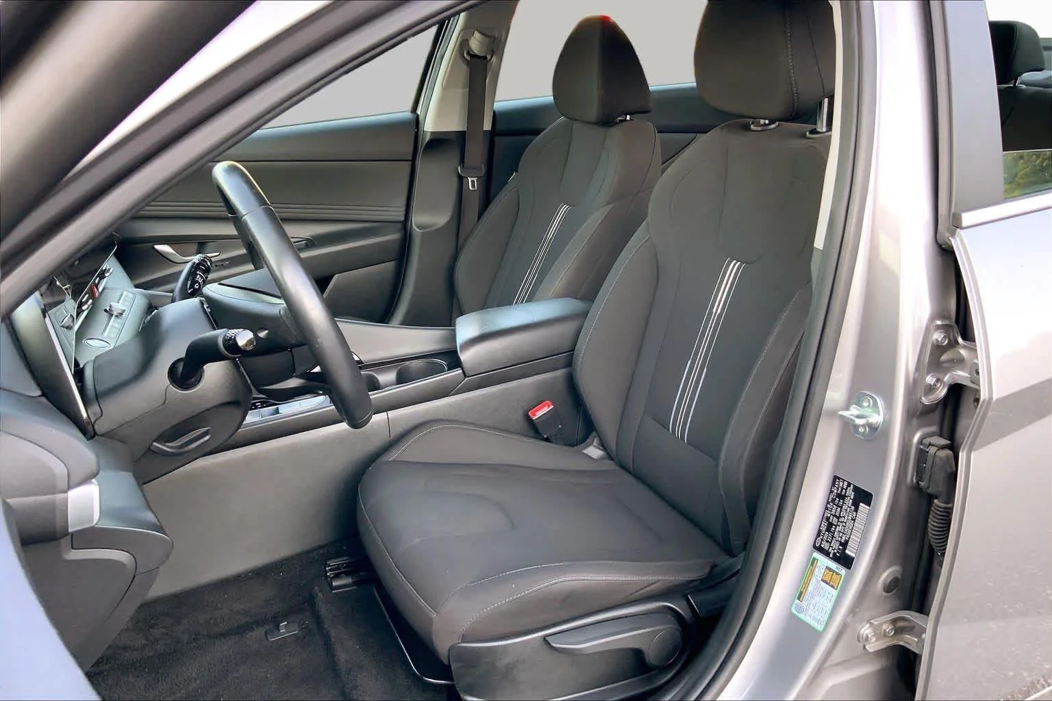 Used 2025 Fluid Metal Hyundai SEL Convenience image 7
