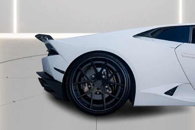 Used 2016  Lamborghini  image 21
