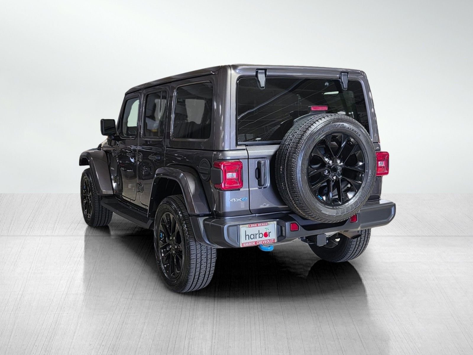 Used 2022 Granite Crystal Metallic Clearcoat Jeep Unlimited Sahara 4xe image 5