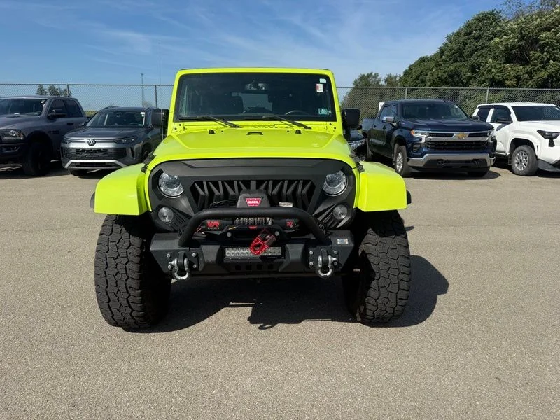 Used 2017 Green Jeep Sahara image 9