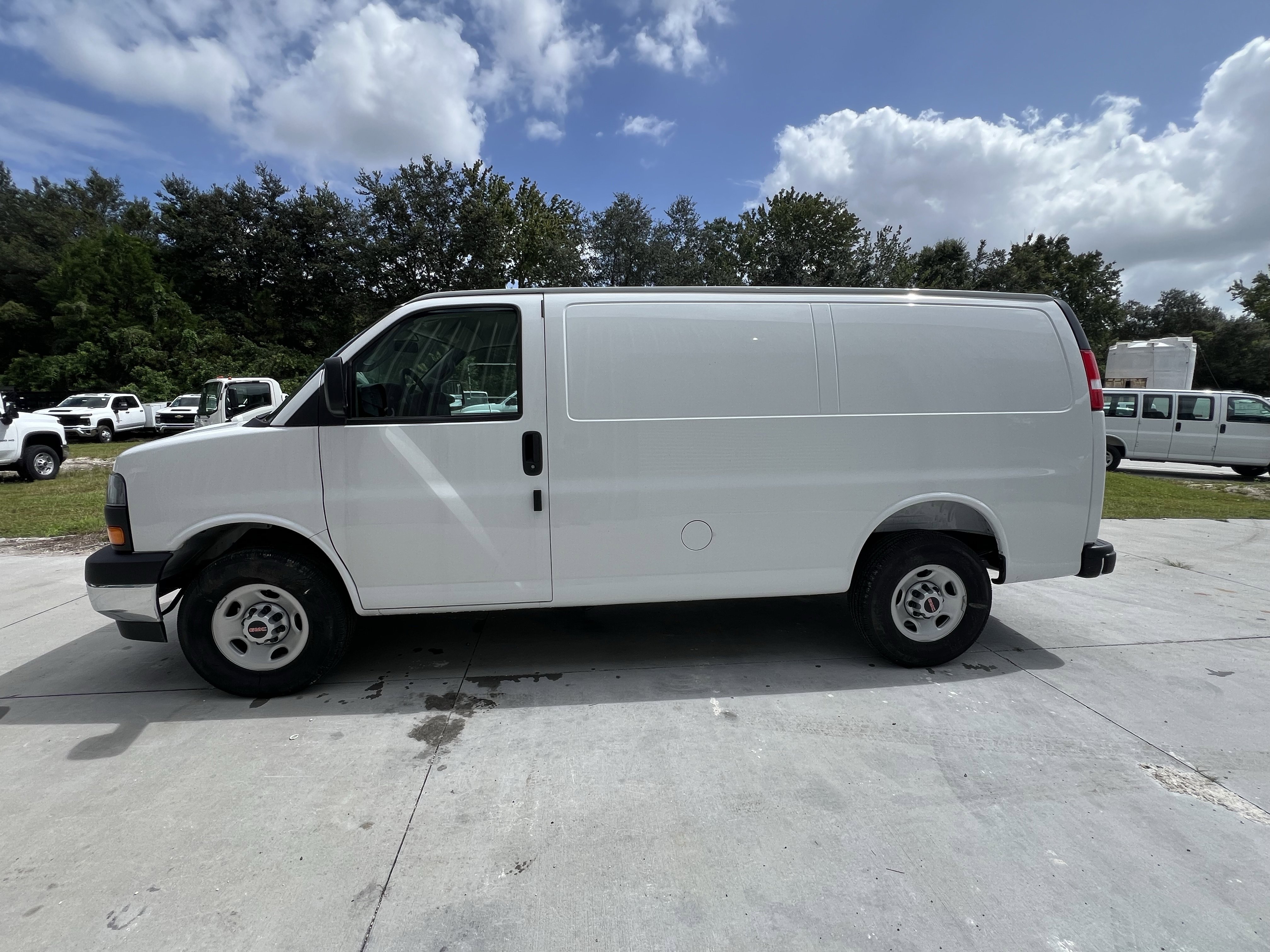 New 2025 Summit White GMC Work Van image 2