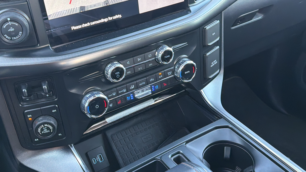 Used 2022 Black Metallic Ford Platinum image 24
