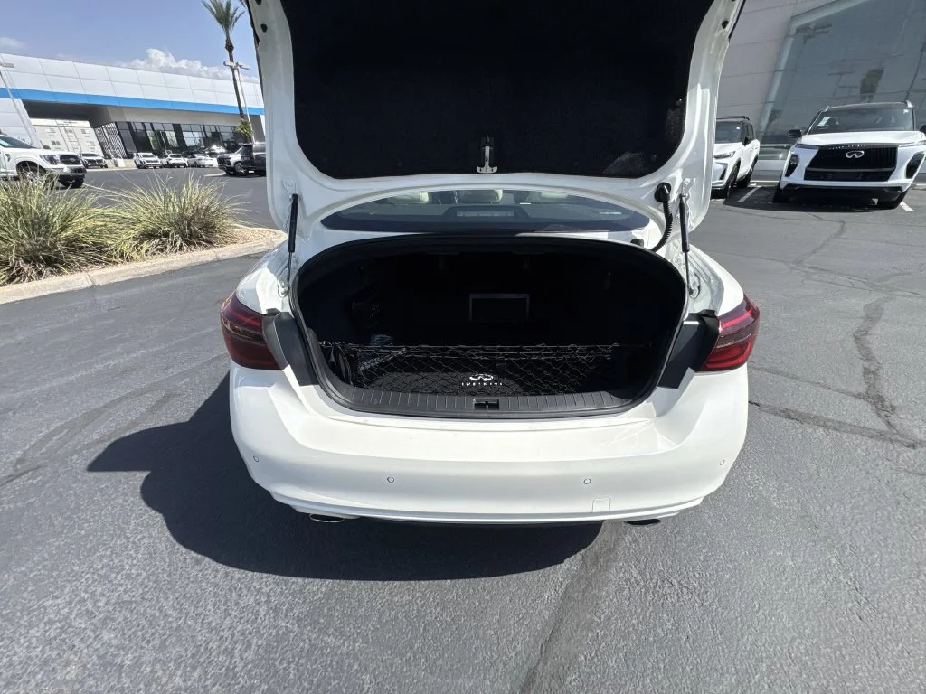 Used 2023 White INFINITI LUXE image 26