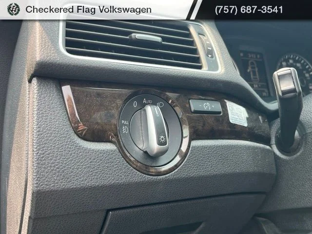 Used 2015 Platinum Gray Metallic Volkswagen TDI SEL Premium image 17