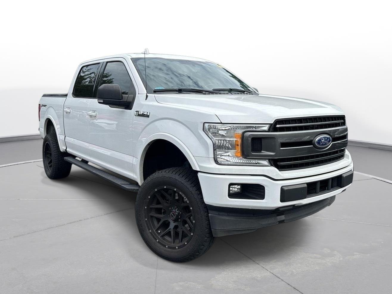 Used 2018 Oxford White Ford XLT image 4