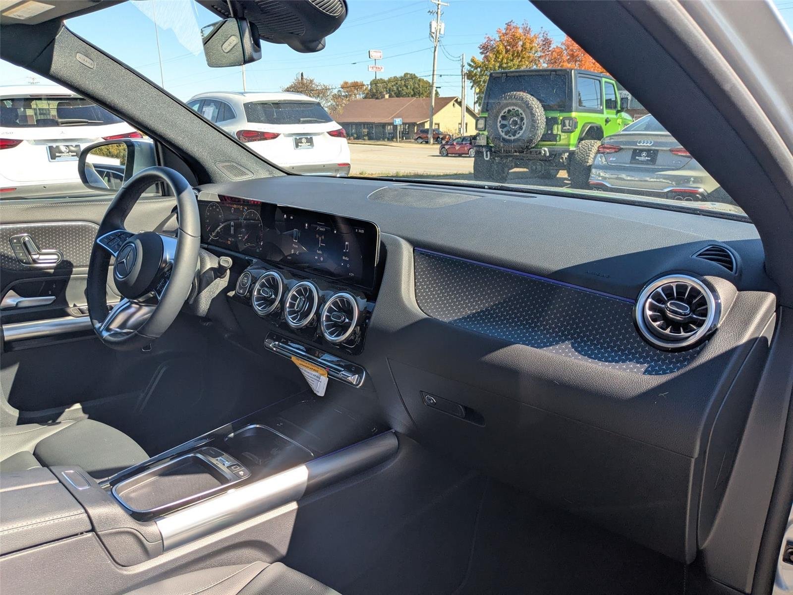 Used 2025 Cirrus Silver Metallic Mercedes-Benz GLA 250 image 33