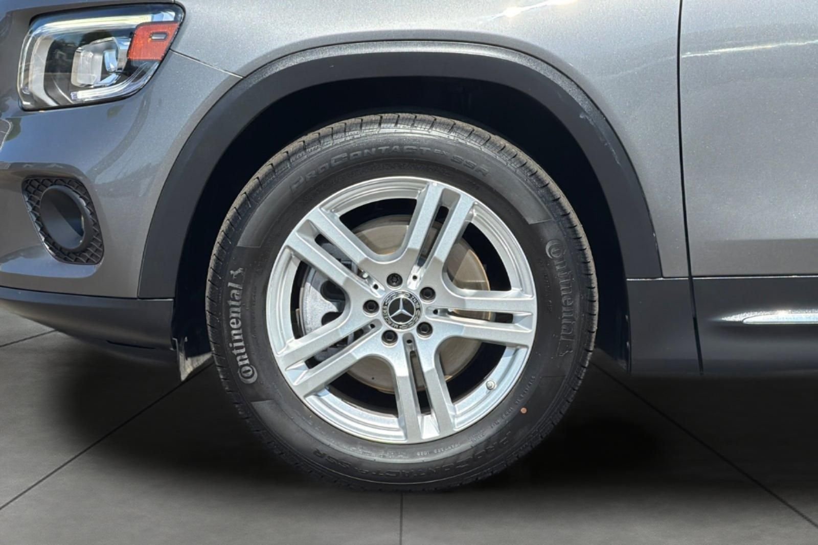 Used 2021 Gray Mercedes-Benz GLB 250 image 3
