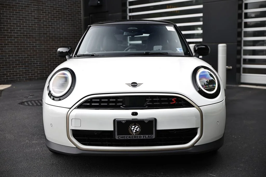 Used 2025 Nanuq White Metallic MINI Iconic image 13