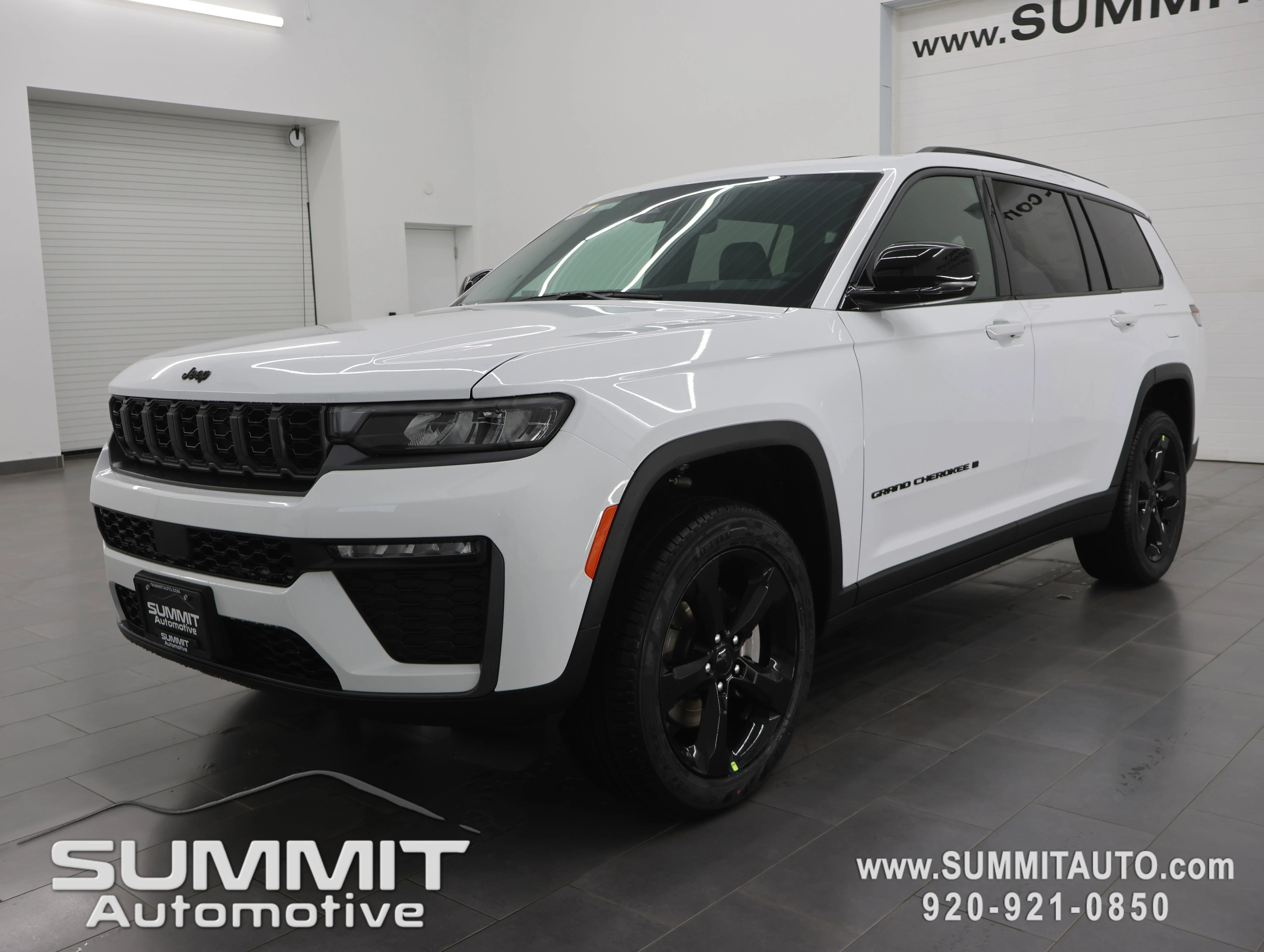 New 2026 Bright White Clear-Coat Exterior Paint Jeep Limited image 7