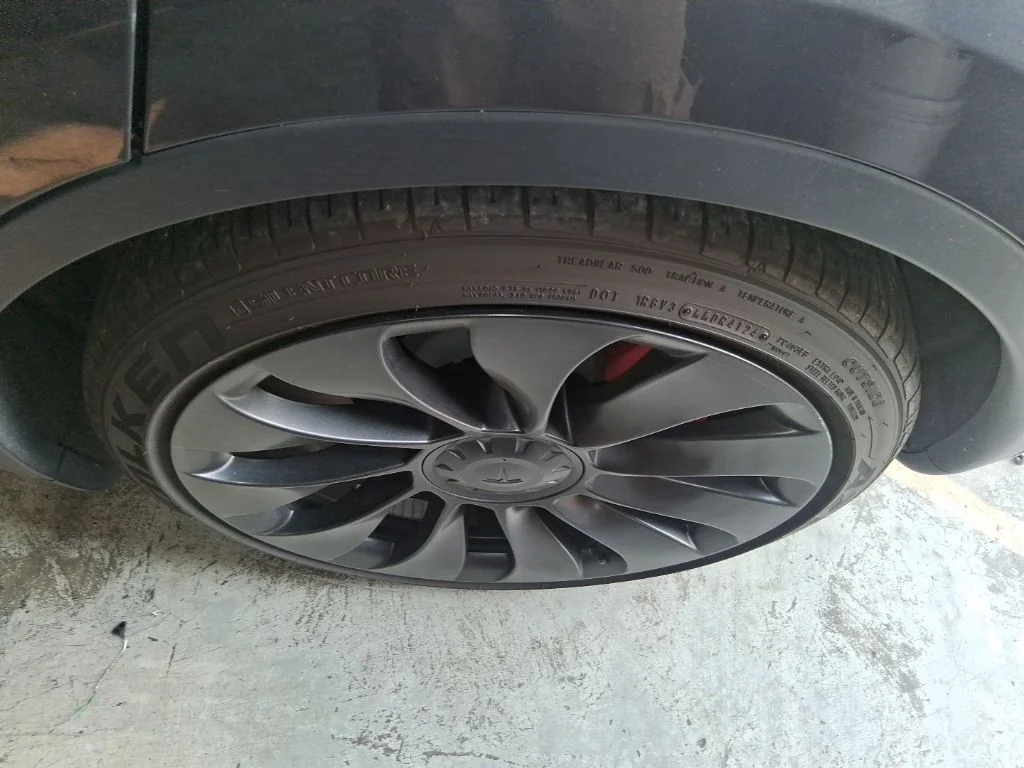 Used 2023  Tesla Performance image 3