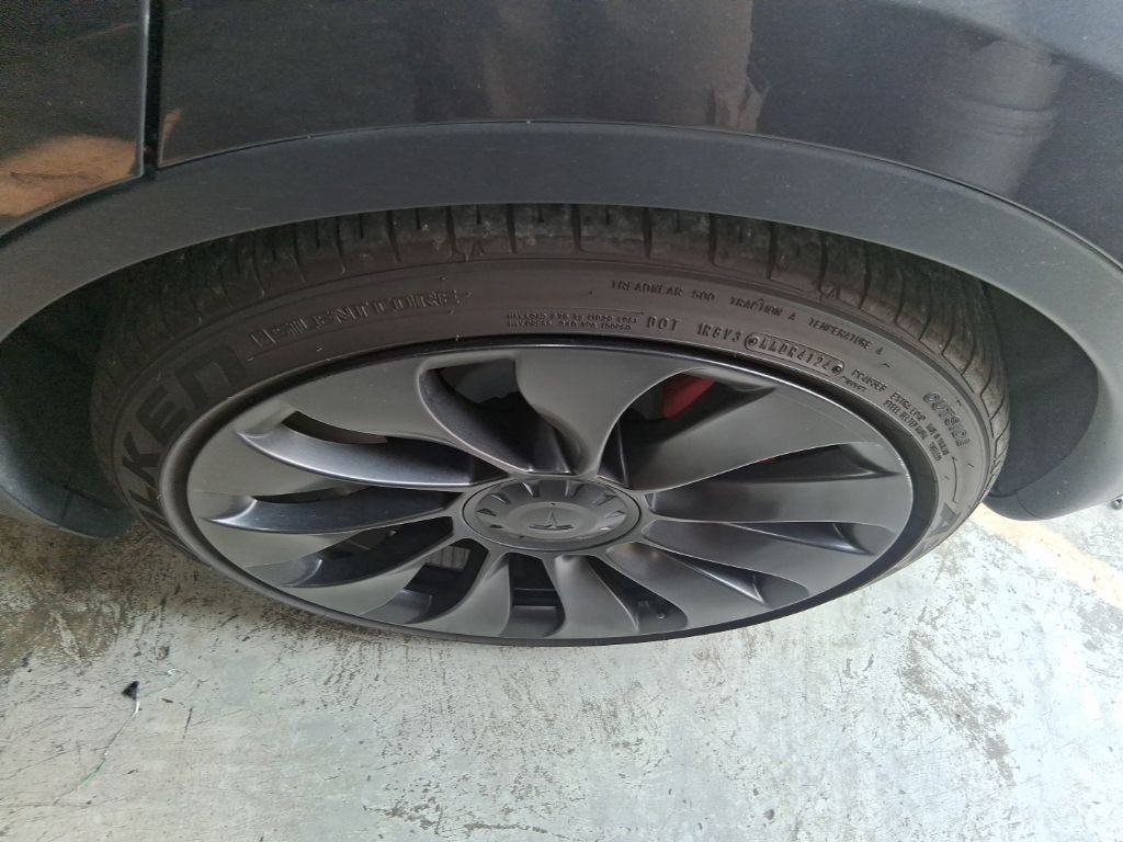 Used 2023  Tesla Performance image 3