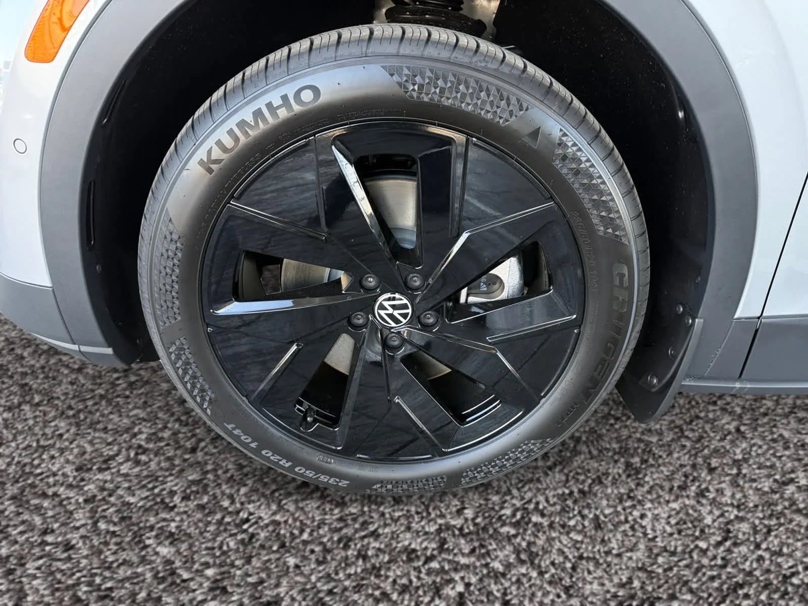 New 2026 Silver Mist Metallic Volkswagen Pro S image 14
