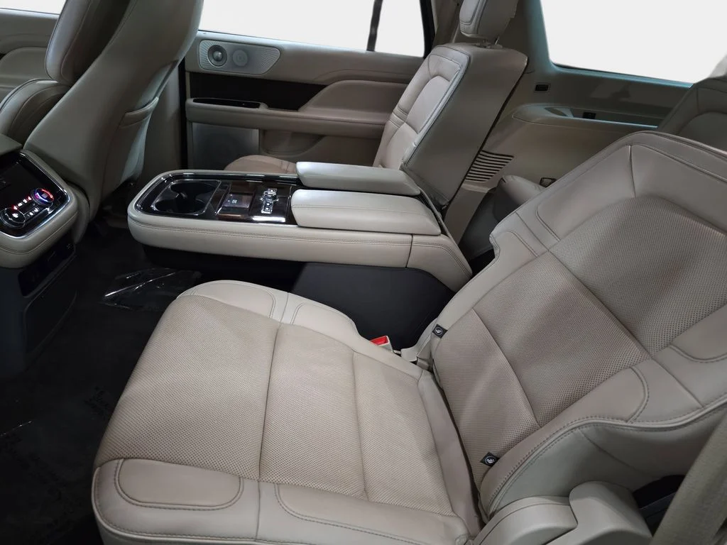 Used 2018 Velvet Lincoln Reserve image 34
