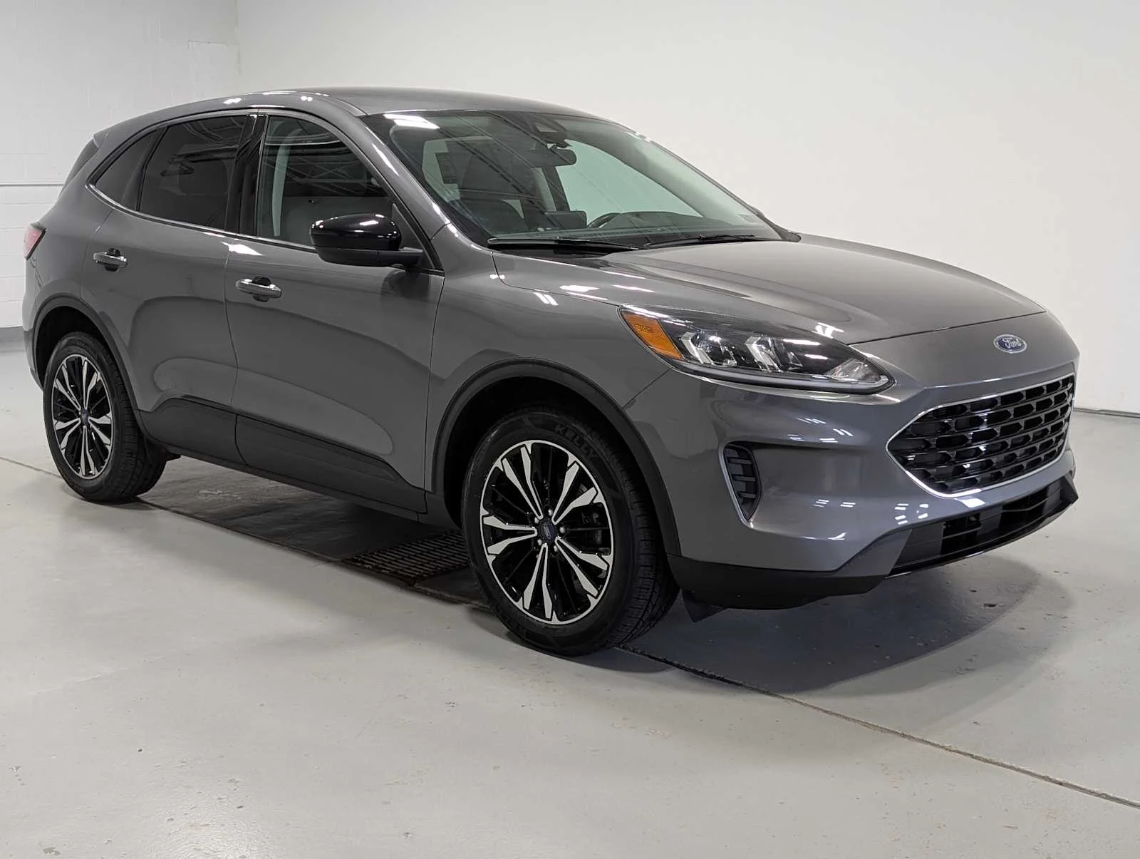 Used 2022 Carbonized Gray Metallic Ford SE image 6